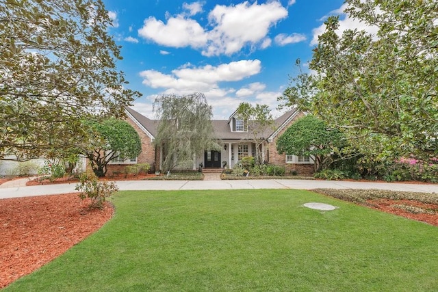 view of front of home featuring brick siding and a front lawn