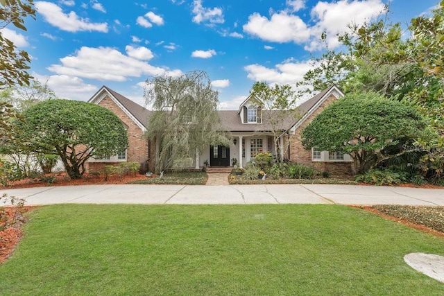 view of front of home featuring brick siding and a front lawn