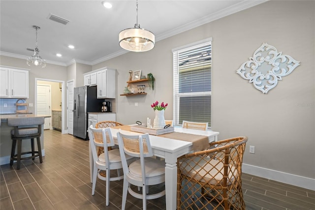 dining area featuring baseboards, visible vents, wood tiled floor, recessed lighting, and crown molding