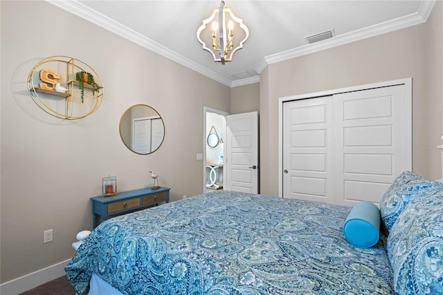 carpeted bedroom featuring baseboards, visible vents, ornamental molding, a closet, and a chandelier