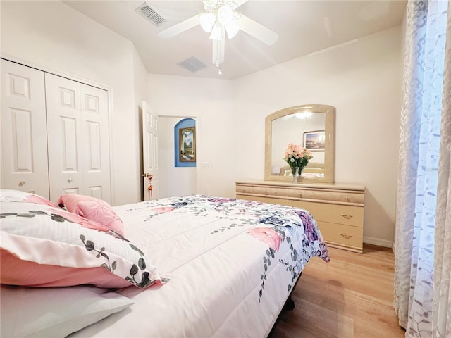 bedroom with visible vents, baseboards, light wood-style flooring, a closet, and a ceiling fan