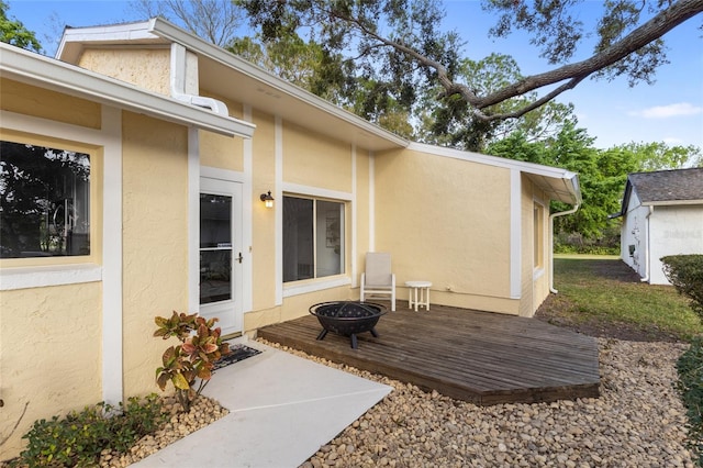 property entrance featuring stucco siding