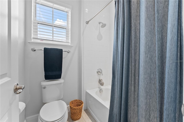 8025 Topsail Pl, Winter Garden, FL 34787 - bathroom featuring toilet, shower / bath combo, and baseboards