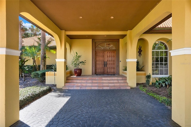 view of exterior entry with stucco siding