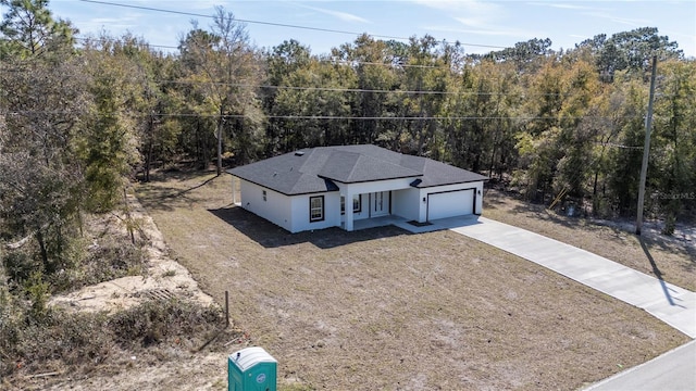 bird's eye view featuring a wooded view