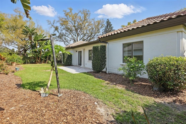 view of yard with a patio area