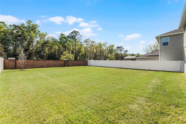 view of yard featuring a fenced backyard