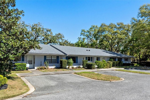 ranch-style home with aphalt driveway