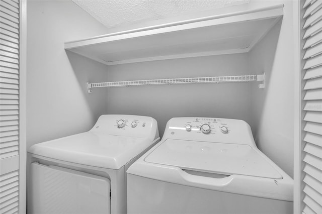 laundry area featuring laundry area, independent washer and dryer, and a textured ceiling