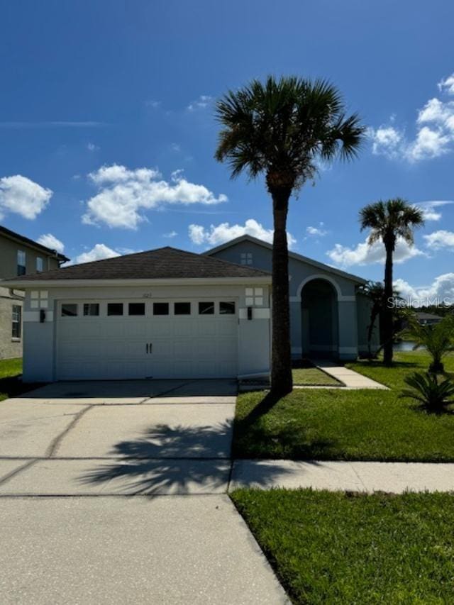 view of front of property with stucco siding, driveway, and a garage