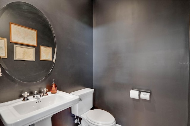 bathroom featuring a sink and toilet