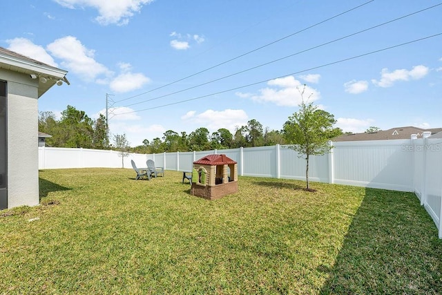 view of yard featuring a fenced backyard