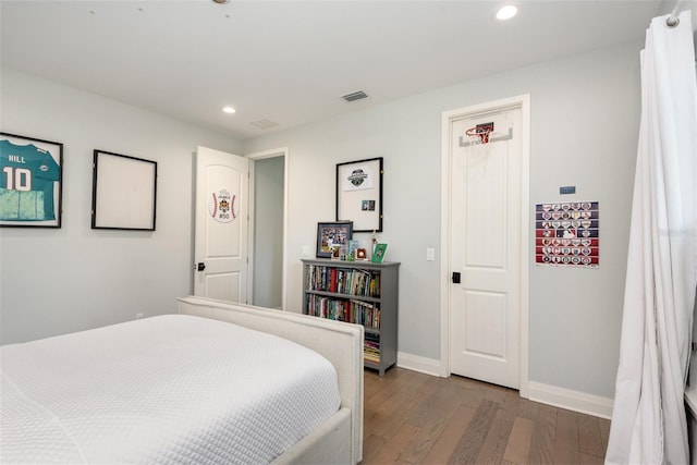 bedroom featuring recessed lighting, visible vents, baseboards, and wood finished floors