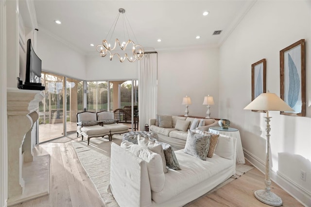 living area featuring light wood finished floors, recessed lighting, baseboards, and ornamental molding