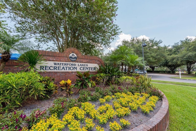 community sign featuring a lawn