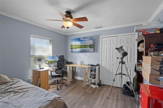 bedroom featuring wood finished floors, baseboards, visible vents, ornamental molding, and a textured ceiling