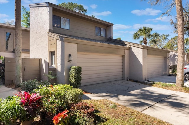 view of front facade with stucco siding and concrete driveway