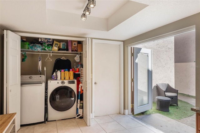 washroom with tile patterned flooring, laundry area, and independent washer and dryer