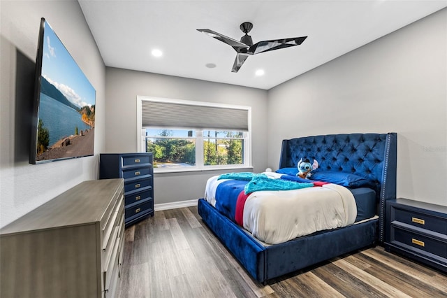 bedroom featuring recessed lighting, baseboards, dark wood-type flooring, and a ceiling fan