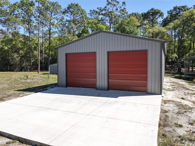 view of detached garage