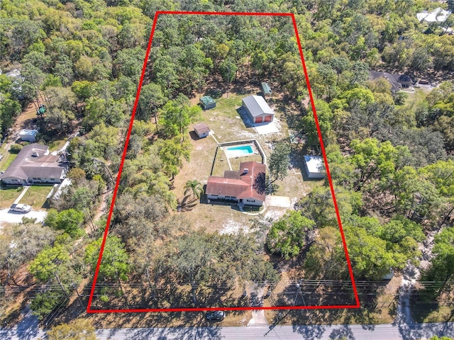 bird's eye view featuring a wooded view