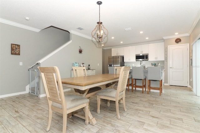 dining room featuring wood finish floors, ornamental molding, recessed lighting, baseboards, and a chandelier