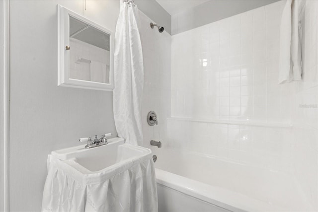 bathroom with shower / bathtub combination with curtain