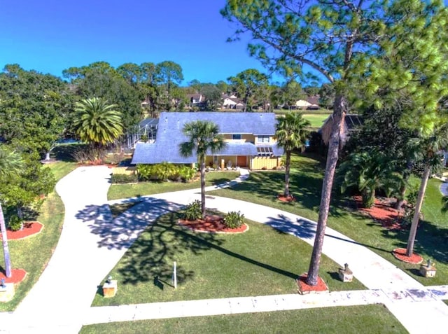 view of front facade featuring a front lawn