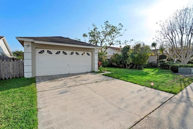 view of front facade featuring stucco siding, a garage, a front lawn, and fence