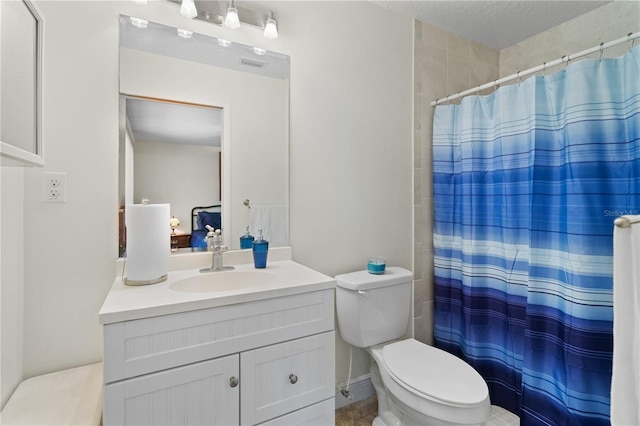 full bathroom with vanity, curtained shower, toilet, and a textured ceiling