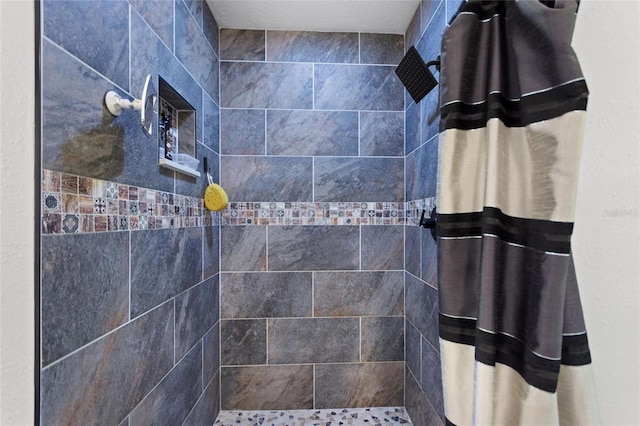 bathroom featuring a tile shower