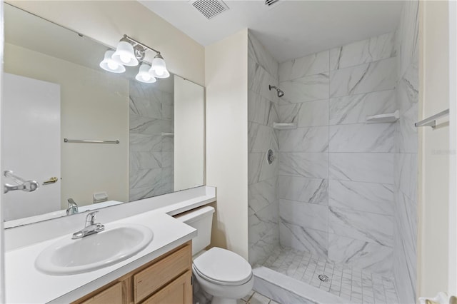 bathroom with visible vents, toilet, tiled shower, an inviting chandelier, and vanity