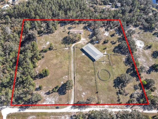 birds eye view of property featuring a forest view