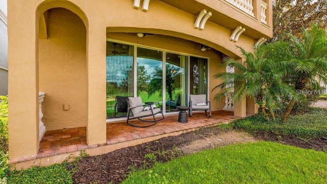 entrance to property with a porch and stucco siding