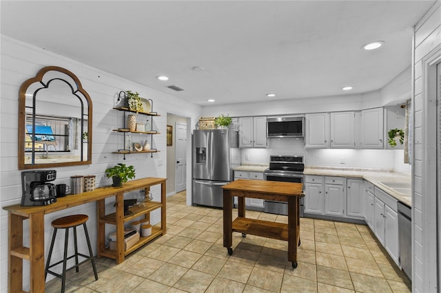 kitchen with visible vents, recessed lighting, stainless steel appliances, light countertops, and tasteful backsplash