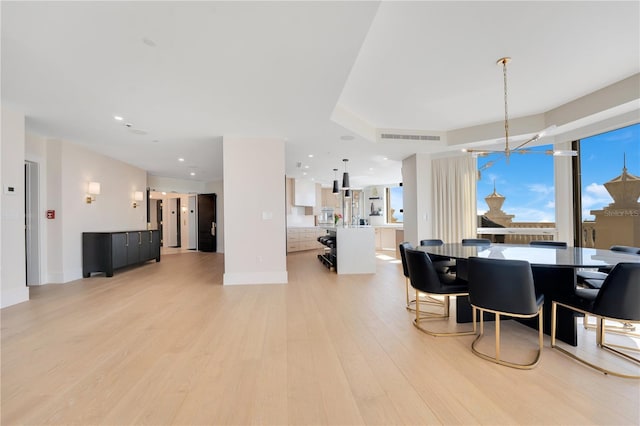 living room featuring visible vents, baseboards, a chandelier, light wood-type flooring, and recessed lighting