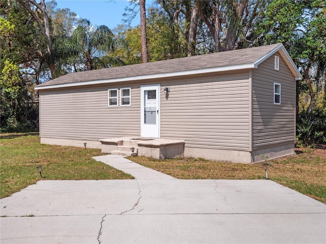 500 Forest Lake Dr, Altamonte Springs, FL 32714 - view of front of house with a front yard and an outbuilding