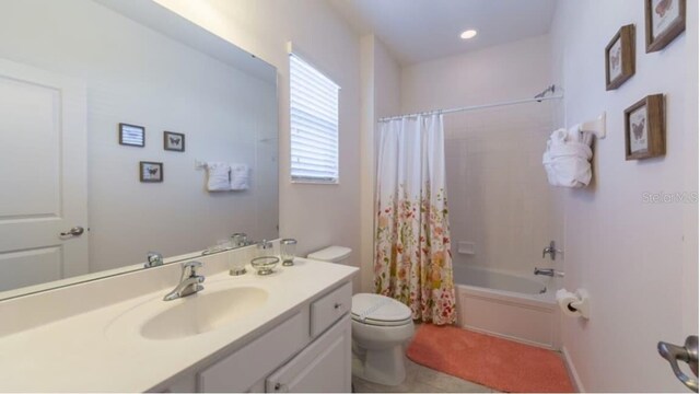 4507 Monado Dr, Kissimmee, FL 34746 - full bath featuring vanity, toilet, and shower / tub combo with curtain