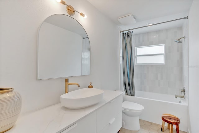 bathroom featuring vanity, toilet, and shower / bath combo