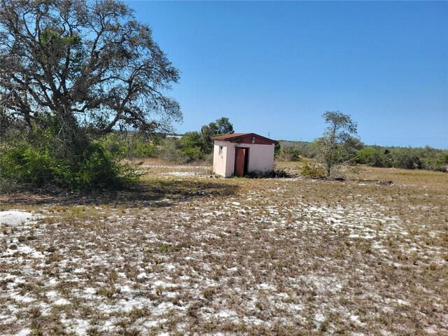 view of yard with an outdoor structure and a shed