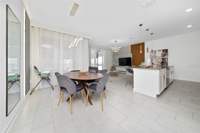 dining space featuring visible vents, recessed lighting, and baseboards