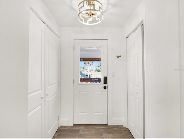 entryway featuring a notable chandelier and wood finished floors