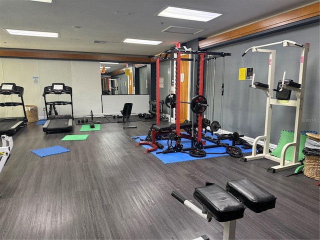 exercise room featuring visible vents