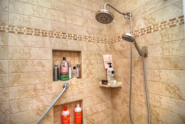 full bathroom featuring tiled shower