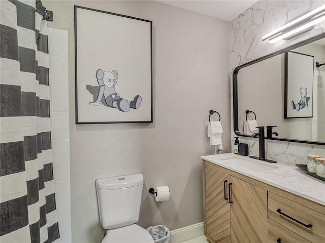 1174 Villa Ln Unit 115, Apopka, FL 32712 - full bathroom with vanity and a shower with curtain