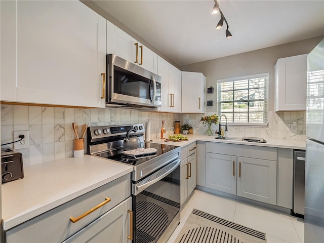 1174 Villa Ln Unit 115, Apopka, FL 32712 - kitchen with appliances with stainless steel finishes, light countertops, and decorative backsplash