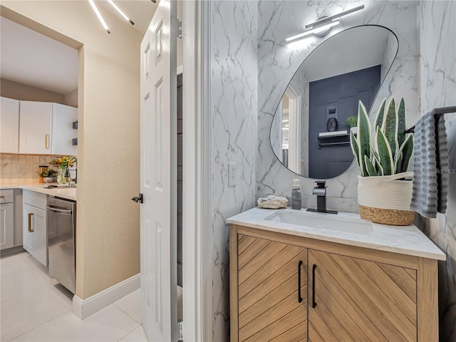 1174 Villa Ln Unit 115, Apopka, FL 32712 - bathroom featuring vanity, tasteful backsplash, and tile patterned floors