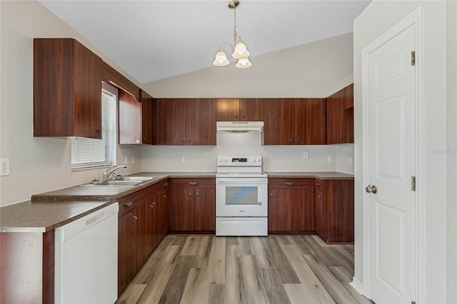 kitchen with under cabinet range hood, vaulted ceiling, an inviting chandelier, light wood-style floors, and white appliances