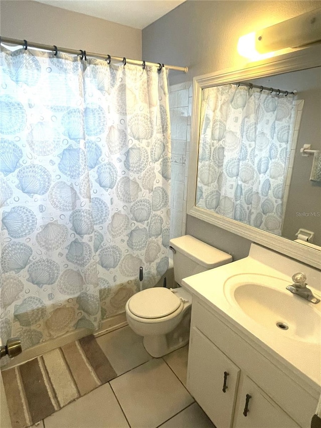 full bath with tile patterned flooring, a shower with shower curtain, toilet, and vanity