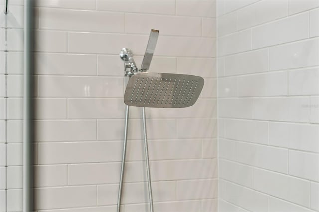 interior details with a tile shower